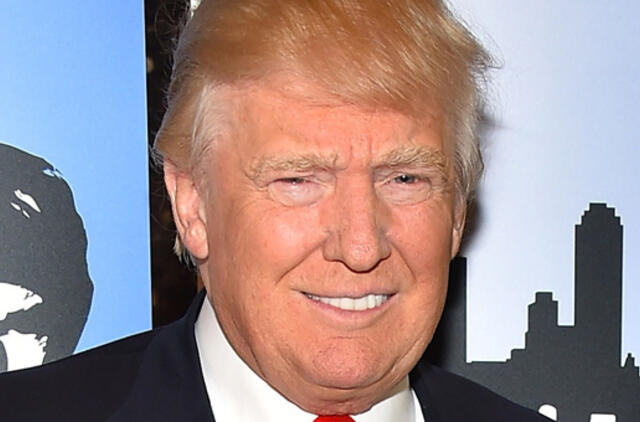 Donaldas Trampas už triukšmą padavė į teismą oro uostą