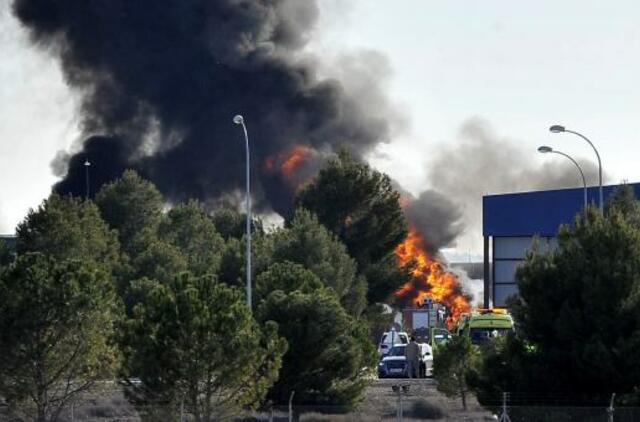 Graikų naikintuvui nukritus ant NATO bazės Ispanijoje, žuvo mažiausiai 10 žmonių