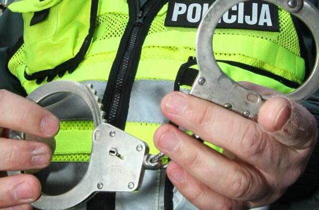 Iš prekybos centro bandė pavogti prekių už 120 eurų