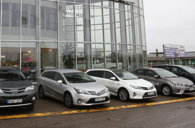 Lietuviai pirko senesnes mašinas