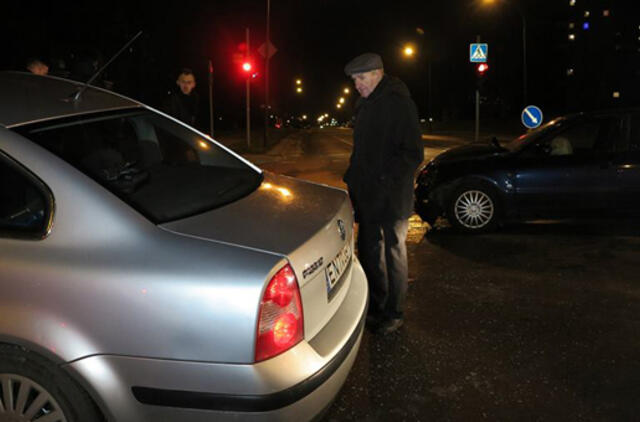 Nepastebėjo raudono šviesoforo signalo