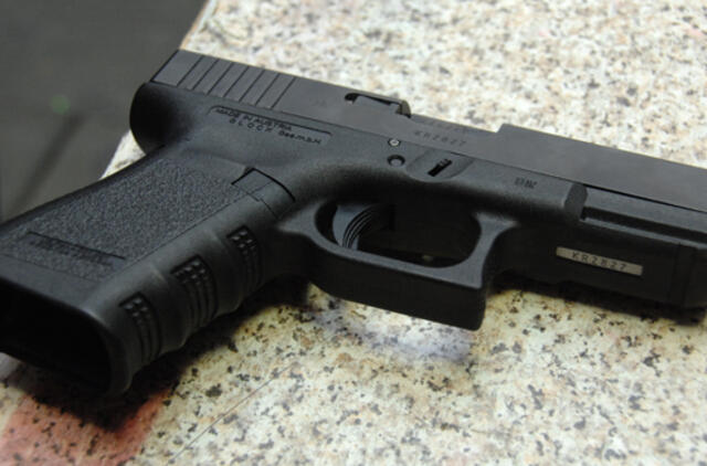 Kaune pardavėjai ir pirkėjai grasino pistoletu ginkluota moteris