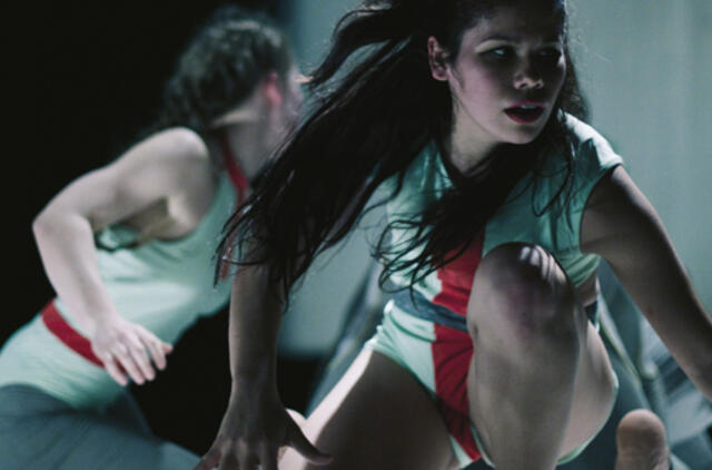 Premjerinis "Auros" spektaklis "Balta balto" - skanus kąsnis ne tik šokio, bet ir dailės gerbėjams