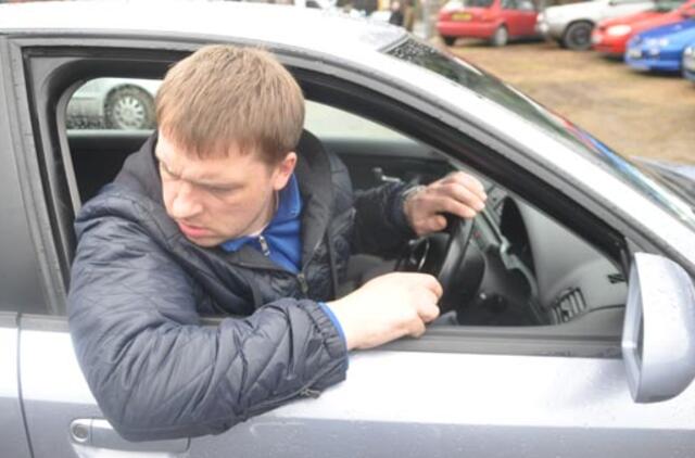 Dešiniavairiai automobiliai turės atitikti specialius reikalavimus