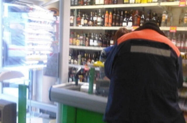 Nuo sekmadienio didėja alkoholio ir tabako akcizas
