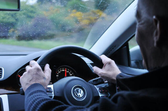 Lietuvoje gyvenantis pilietis irgi galės laikinai vairuoti automobilį su vairu dešinėje