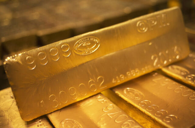 Nusilpus JAV doleriui, aukso kainos auga