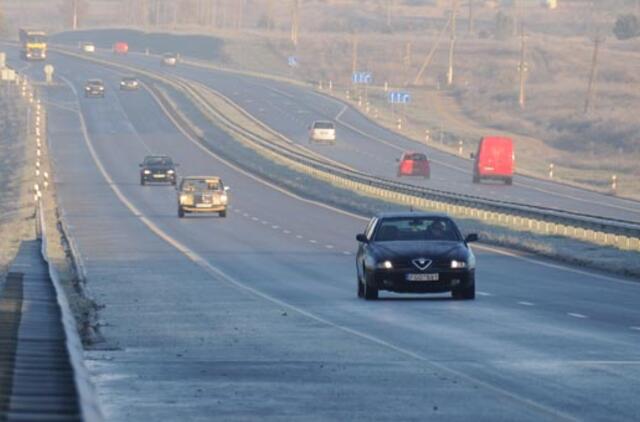 Šiltų orų išdaigos: plikledis ir rūkas