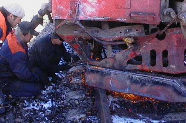 Tragiška avarija Baisiogaloje: automobilis susidūrė su traukiniu