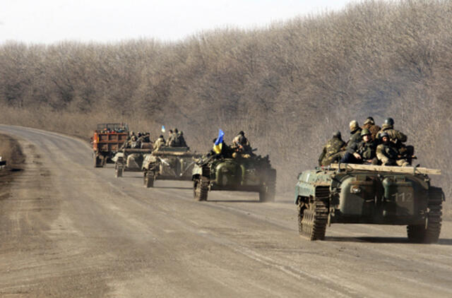 Ukraina: abi pusės sutinka pradėti atitraukti sunkiąją ginkluotę