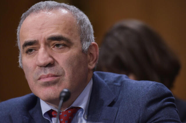 Garis Kasparovas palygino Vladimirą Putiną su "vėžiniu augliu, kuris turi būti išpjautas"
