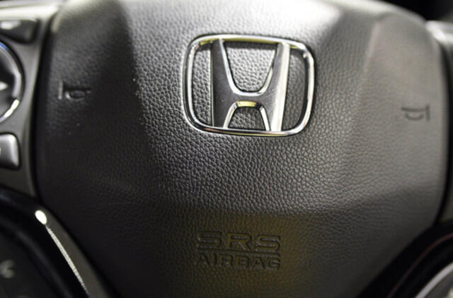 "Honda" samdo JAV bendrovę "Exponent" patikrinti "Takata" oro pagalvėms