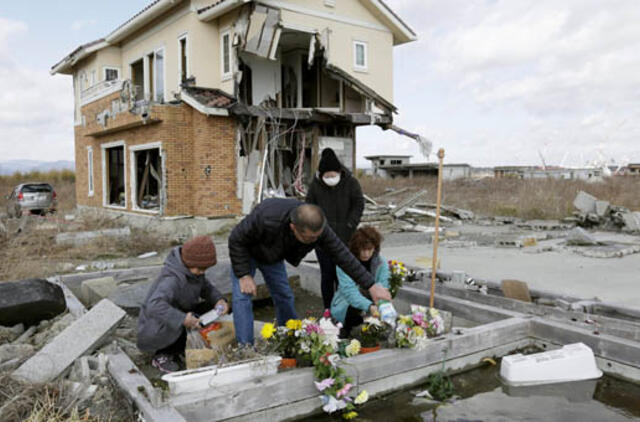 Japonijoje tylos minute pagerbtas 2011 metų žemės drebėjimo aukų atminimas