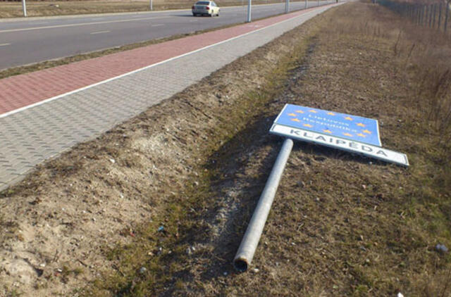 Naująją gatvę siaubia ir gamta, ir vandalai