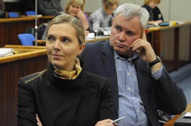 Nelaimėjusieji linksta prie favorito