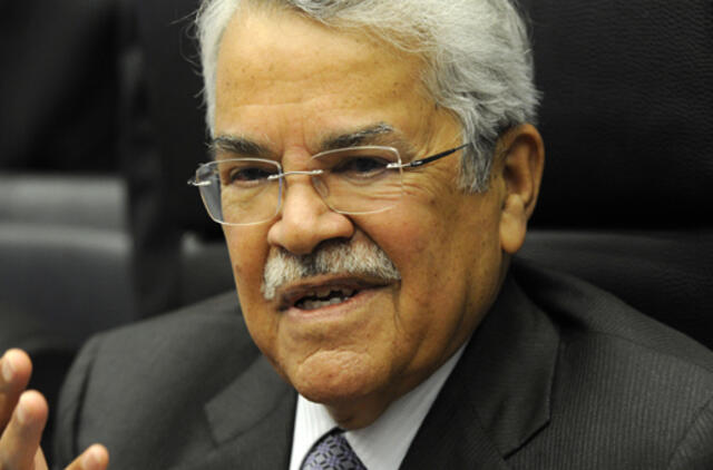 Po Saudo Arabijos pažadų nemažinti gavybos naftos kainos smunka