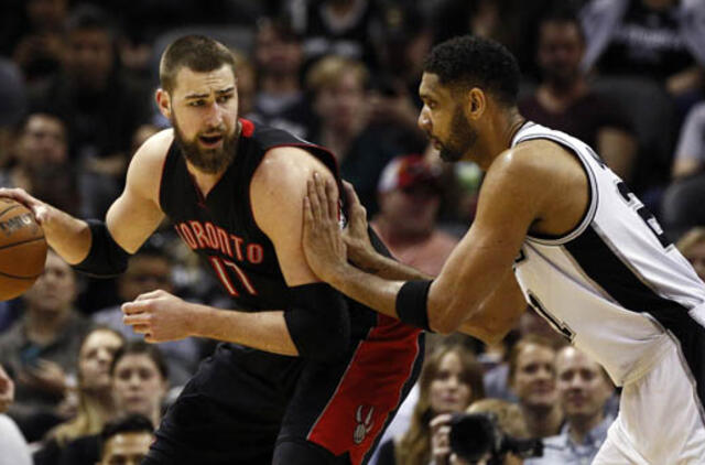 "Raptors" su Jonu Valančiūnu pralaimėjo NBA čempionams