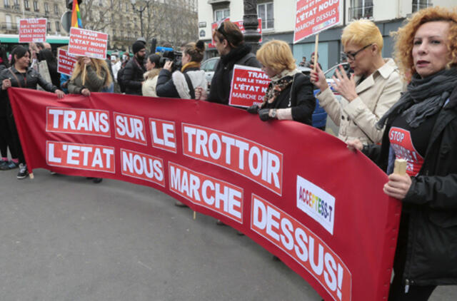 Šimtai prostitučių Paryžiuje dalyvavo demonstracijoje prieš jų amato kriminalizavimą