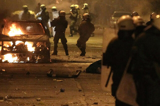 Anarchistai sukėlė riaušes Atėnų centre