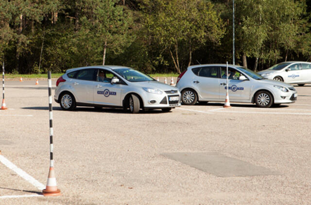 Domėjimasis egzaminų automobiliais neslopsta