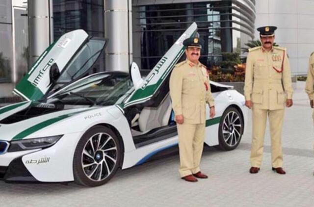 Dubajaus policija ir toliau nenusileidžia šeichams