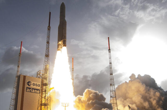 Europos raketa "Ariane 5" sėkmingai išvedė į orbitą du palydovus