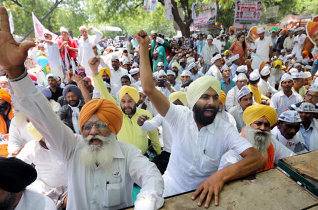 Indijoje vykusiame mitinge pasikorė ūkininkas