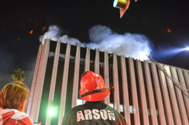 JAV: Los Andžele kilo gaisras penkių aukštų biurų pastate