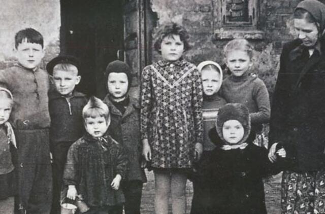 Klaipėdos akvarelės: namai ir žmonės (386)