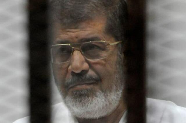 Nuverstas Egipto prezidentas Mohamedas Mursis į kalėjimą sės 20 metų