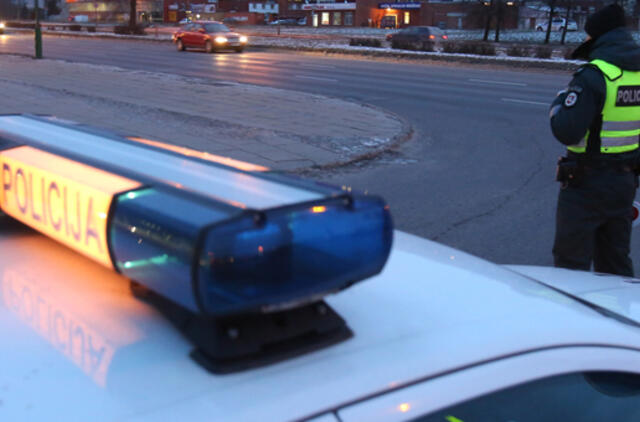 Pareigūnams siūlė 2 tūkst. eurų kyšį