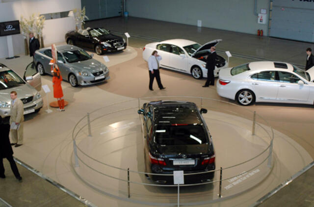 Pernai naujų automobilių registravimas vidaus poreikiams išaugo per 10 proc.