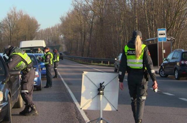 Reidas: girti vairuotojai, stirna, priekaba, gaudynės