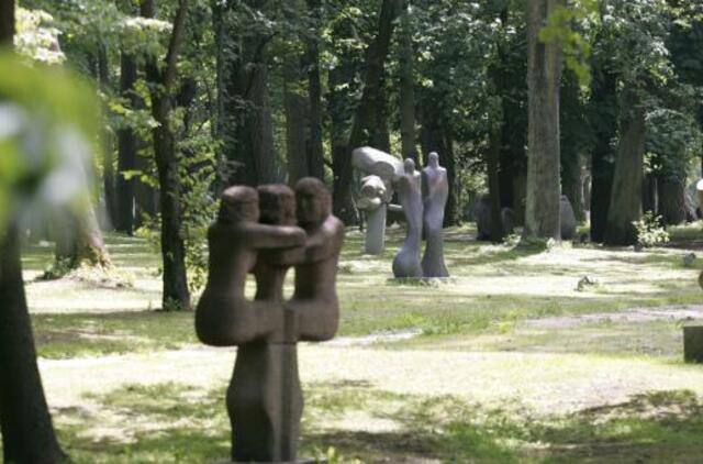 Skulptūrų parke - tradicinė Vynerio arbatėlė