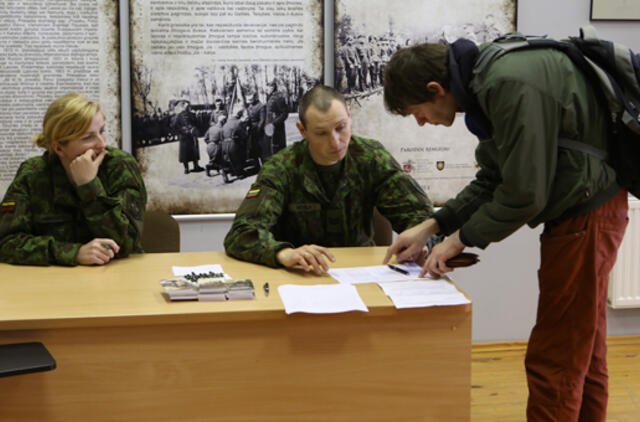 Bus sudaromi 2015 metų šaukimo į nuolatinę privalomąją pradinę karo tarnybą sąrašai