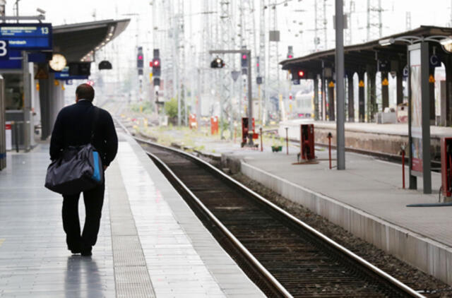 "Deutsche Bahn" vadovas ragina streikuojančius mašinistus sėsti prie derybų stalo
