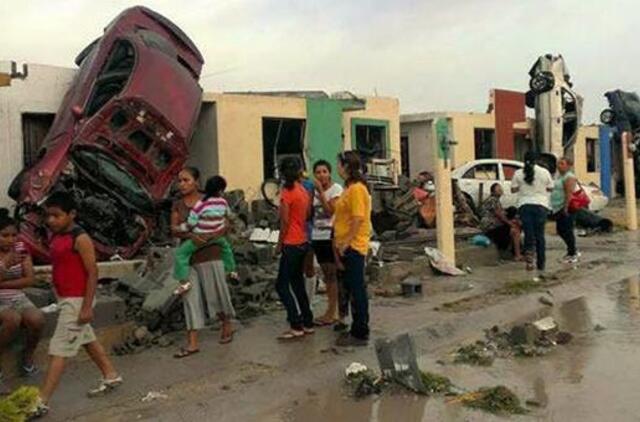 Meksikos pasienio mieste siautėjo tornadas