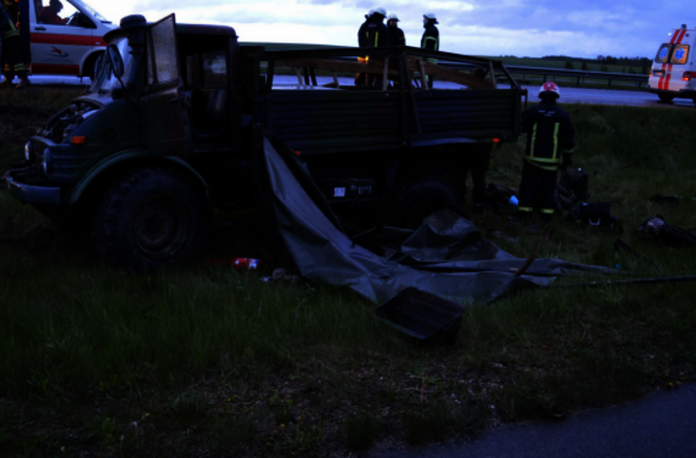 Per autoįvykį nukentėjo į pratybas vykę Lietuvos kariai