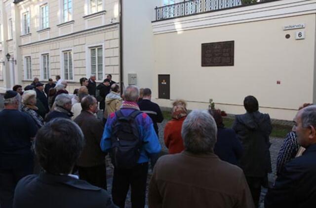 Užkliuvo atminimo lentos žymiems žmonėms