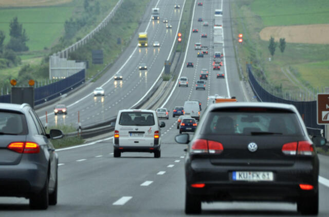 Europos Komisija sukilo prieš Vokietiją dėl mokamų autobanų