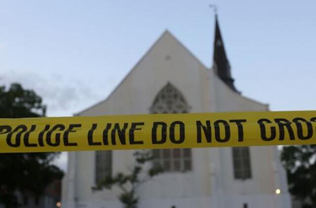 JAV bažnyčioje šaudęs žudikas bandė nusišauti, bet pritrūko kulkų