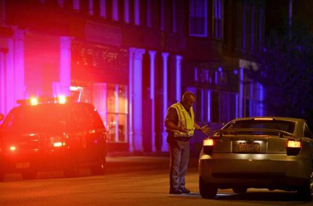 JAV tęsiama pabėgusių kalinių paieška