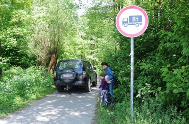 Padėtis be išeities: mašinos iš dviračių trasų nedings