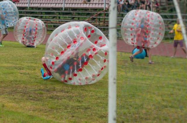 Šilutėje vyko pirmasis Lietuvoje "zorbing" futbolo čempionatas