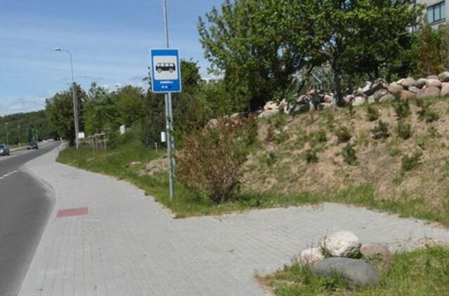 Stotelių paviljonus niokoja ir vandalai, ir mašinos