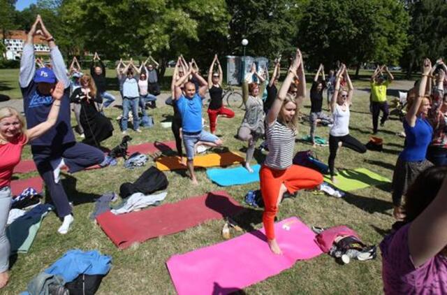 Tarptautinę jogos dieną siekta rekordo