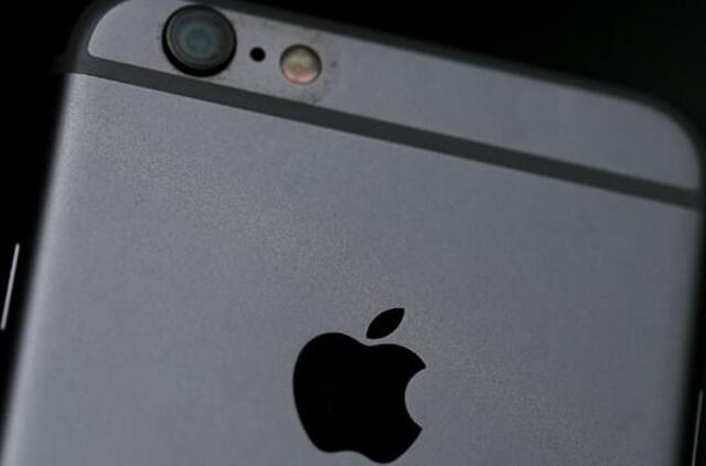 "Apple" pelnas trečiąjį ketvirtį tampa rekordinis dėl kylančių "iPhone" pardavimų