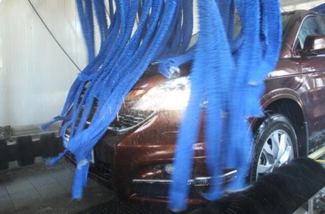 Birželį iš paslaugų labiausiai pabrango moteriškų batelių pakulnių pakalos pakalimas, o atpigo lengvojo automobilio išorės plovimas