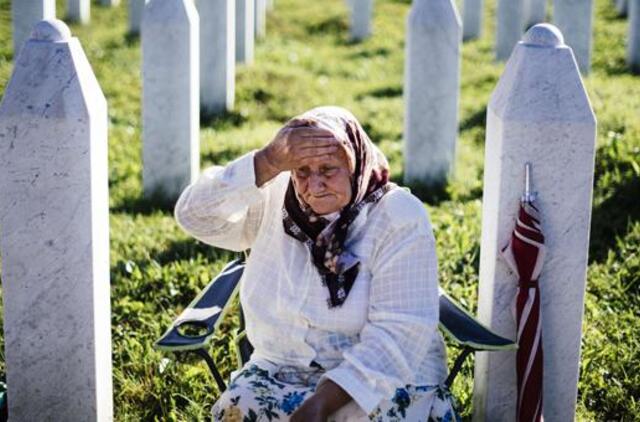 Dešimtys tūkstančių mini 20-ąsias Srebrenicos žudynių metines