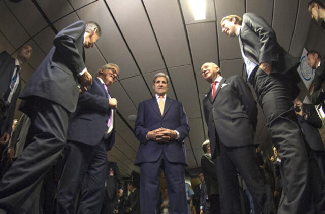 ES sustabdė sankcijas Iranui